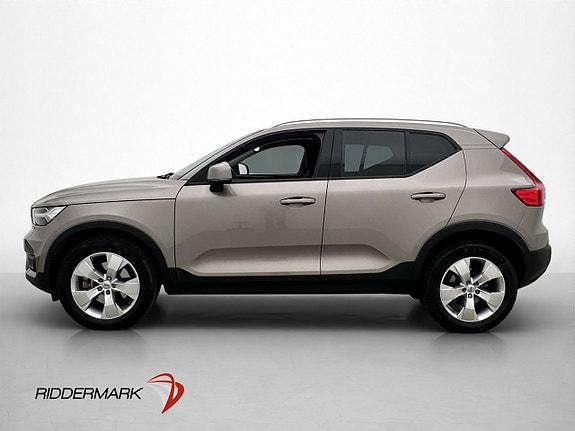 Volvo XC40 2 of 30