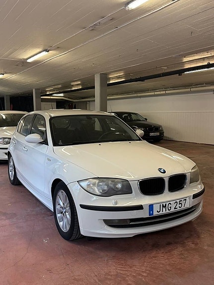 BMW 118d 4 of 5