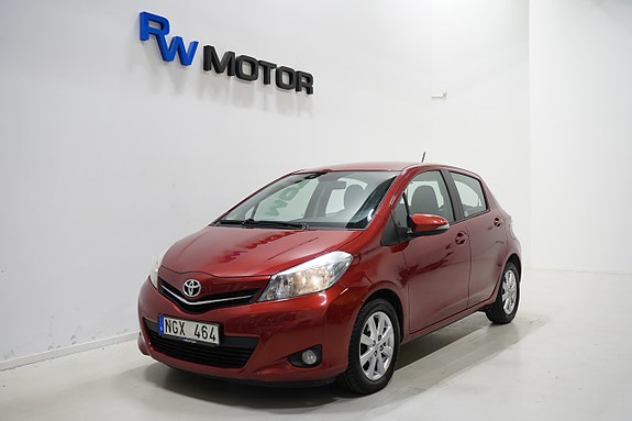 Toyota Yaris 2 of 18