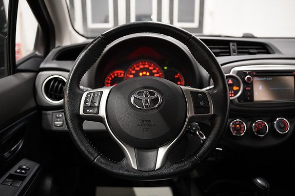 Toyota Yaris 10 of 18