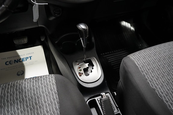 Toyota Yaris 12 of 18
