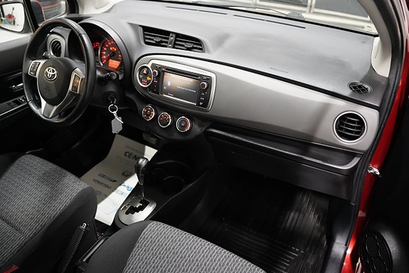 Toyota Yaris 8 of 18