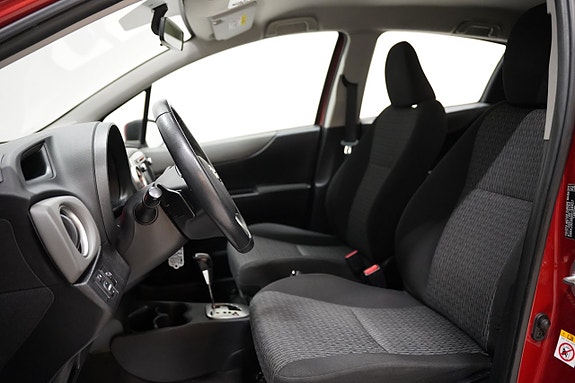 Toyota Yaris 7 of 18