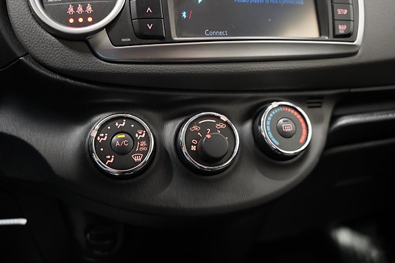 Toyota Yaris 13 of 18