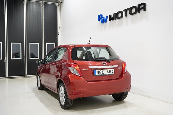 Toyota Yaris 4 of 18
