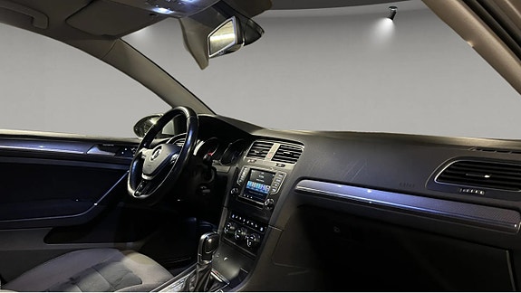 Volkswagen Golf Alltrack 8 of 9
