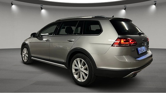 Volkswagen Golf Alltrack 4 of 9