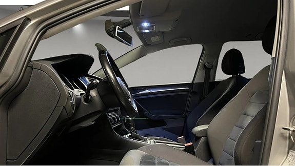 Volkswagen Golf Alltrack 6 of 9
