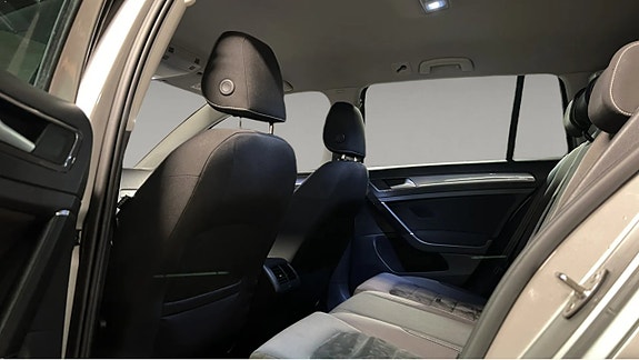 Volkswagen Golf Alltrack 9 of 9