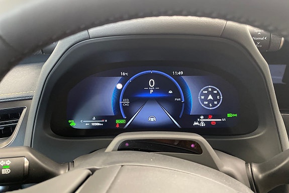 Lexus UX300h 14 of 24
