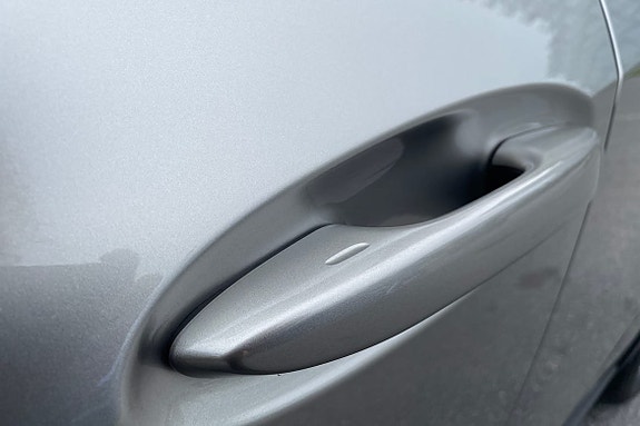 Lexus UX300h 21 of 24