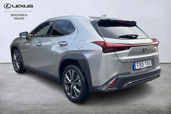 Lexus UX300h 2 of 24