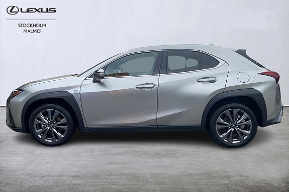 Lexus UX300h 3 of 24