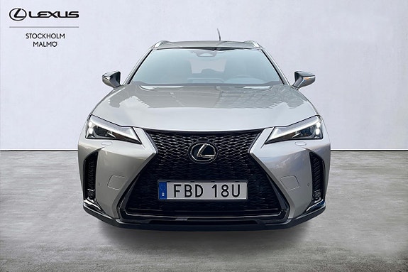 Lexus UX300h 5 of 24