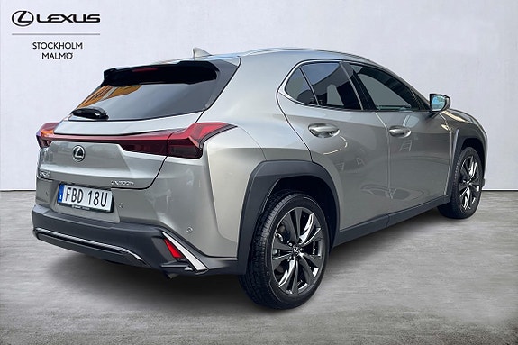 Lexus UX300h 17 of 24