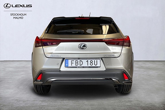 Lexus UX300h 4 of 24