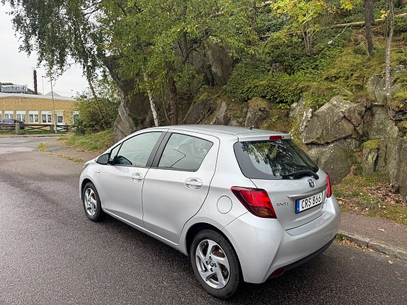 Toyota Yaris 3 of 6