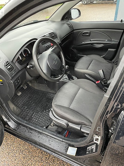 Kia Picanto 3 of 7
