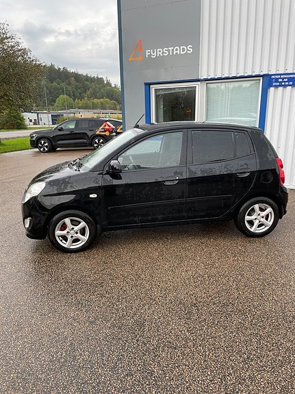 Kia Picanto 2 of 7