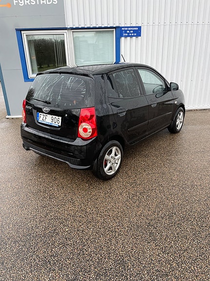 Kia Picanto 5 of 7