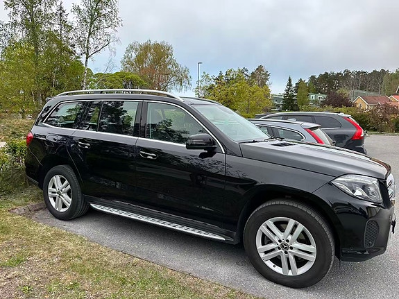 Mercedes-Benz GLS350 d 2 of 5