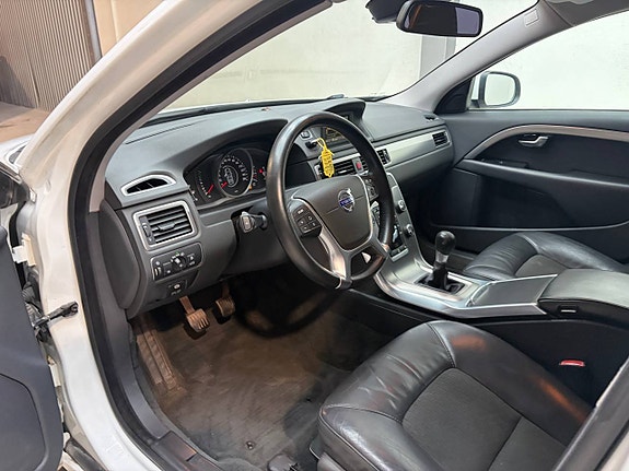 Volvo V70 7 of 9