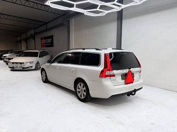 Volvo V70 3 of 9