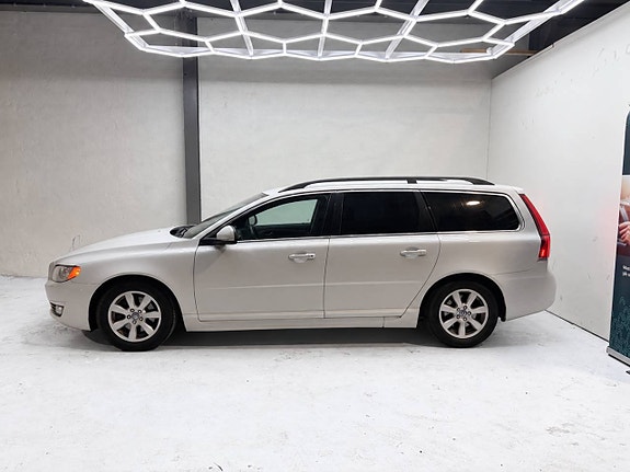 Volvo V70 2 of 9