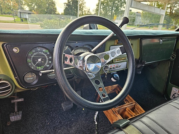 GMC C2500 11 of 13