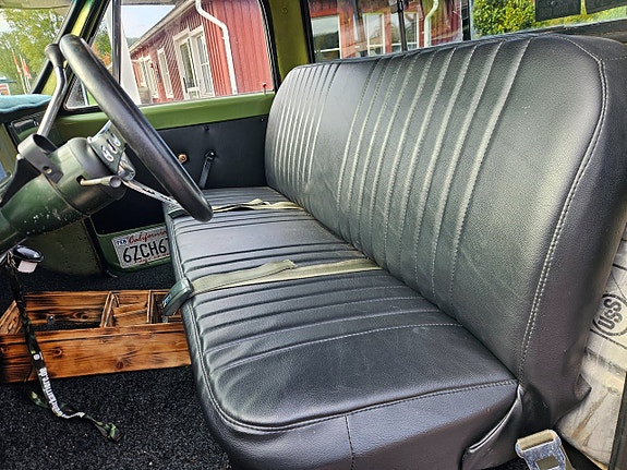 GMC C2500 9 of 13