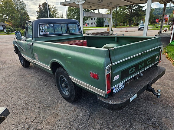 GMC C2500 2 of 13