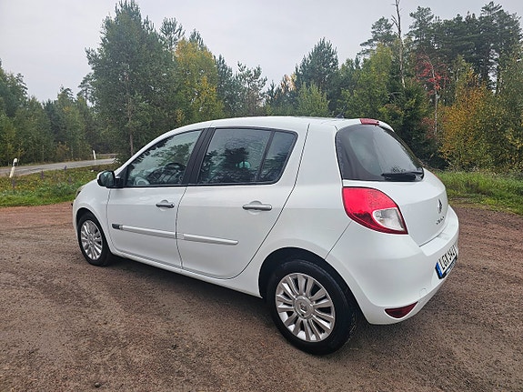 Renault Clio 2 of 7