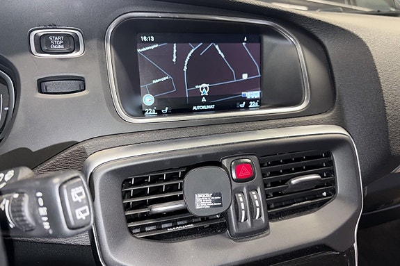 Volvo V40 Cross Country 19 of 24