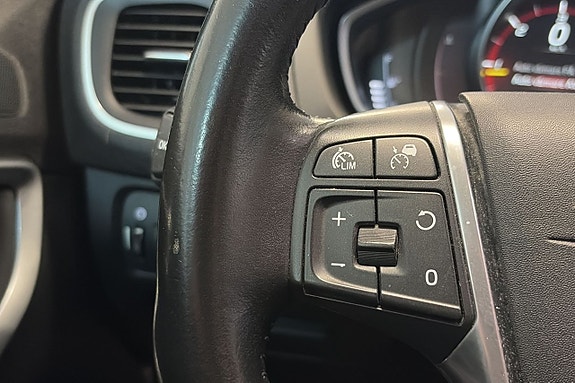 Volvo V40 Cross Country 23 of 24