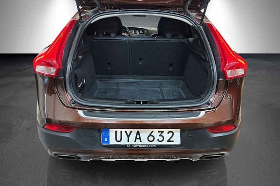 Volvo V40 Cross Country 9 of 24
