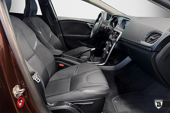 Volvo V40 Cross Country 14 of 24