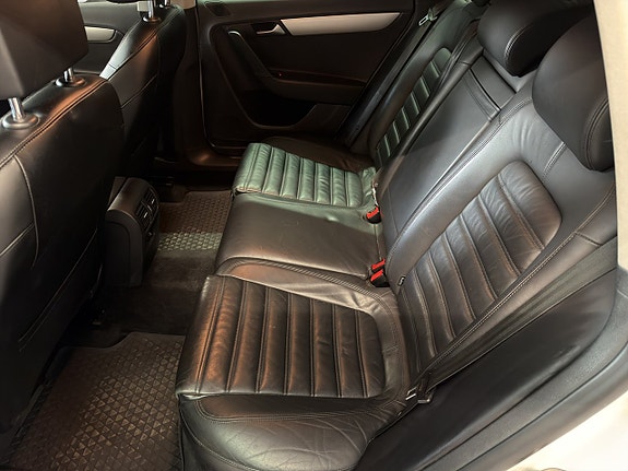 Volkswagen Passat Alltrack 17 of 20