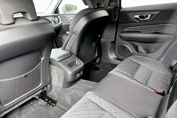 Volvo V60 Cross Country 8 of 9