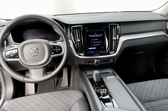 Volvo V60 Cross Country 4 of 9