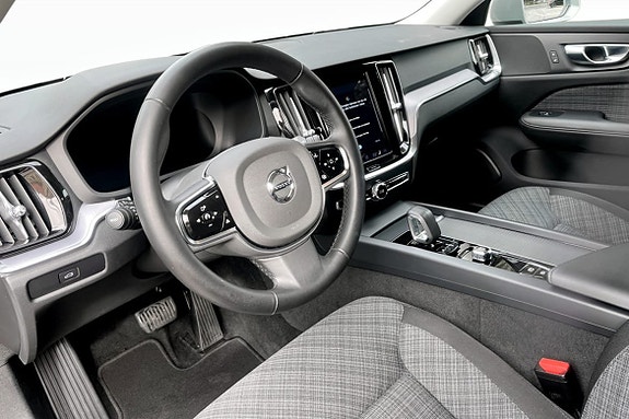 Volvo V60 Cross Country 5 of 9