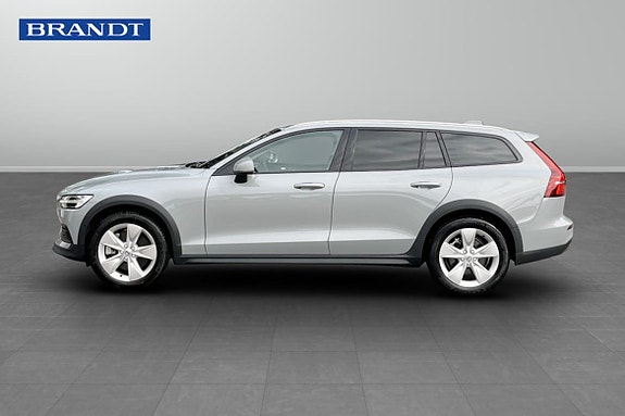 Volvo V60 Cross Country 3 of 9