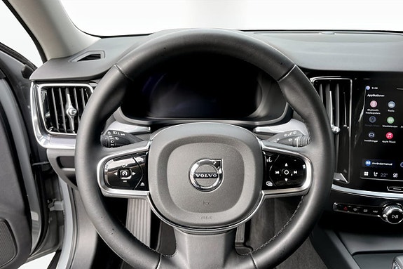 Volvo V60 Cross Country 7 of 9