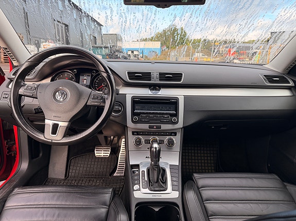 Volkswagen Passat Alltrack 11 of 12
