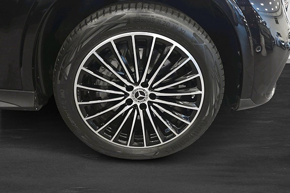 Mercedes-Benz GLC300 e 11 of 16