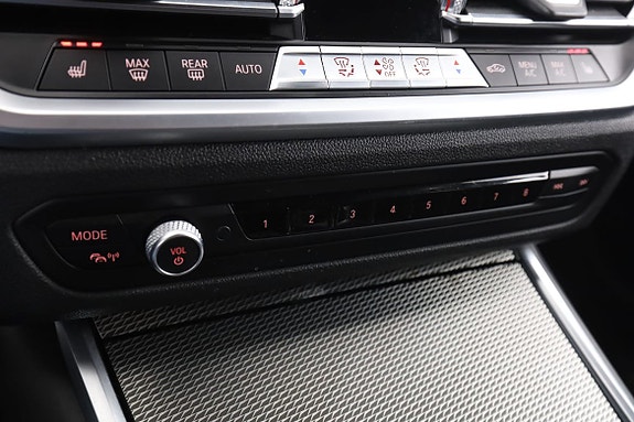 BMW 330e 26 of 30