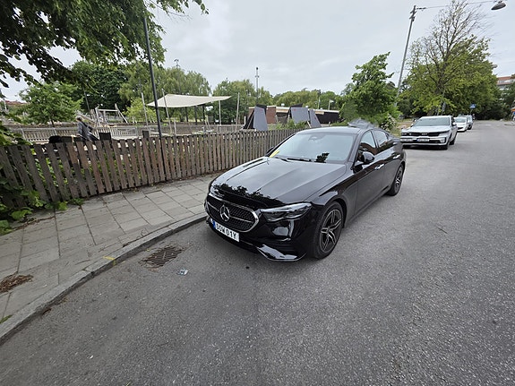 Mercedes-Benz E220 d 2 of 14