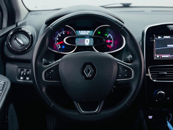 Renault Clio 18 of 21