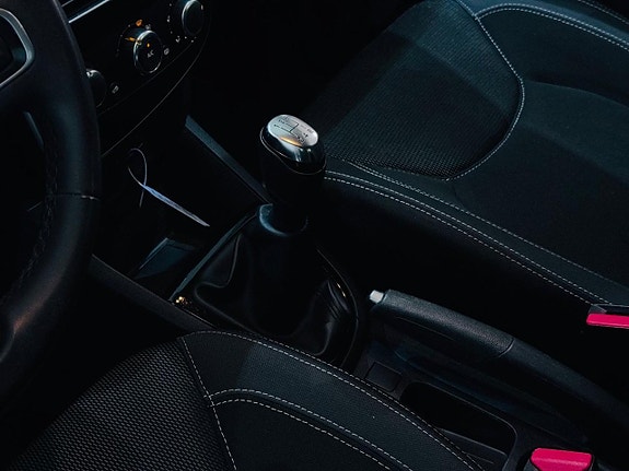 Renault Clio 11 of 21