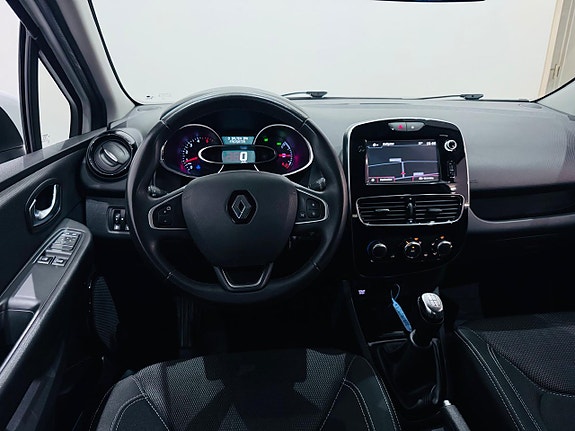 Renault Clio 19 of 21
