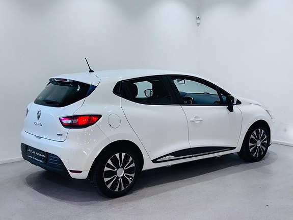 Renault Clio 21 of 21